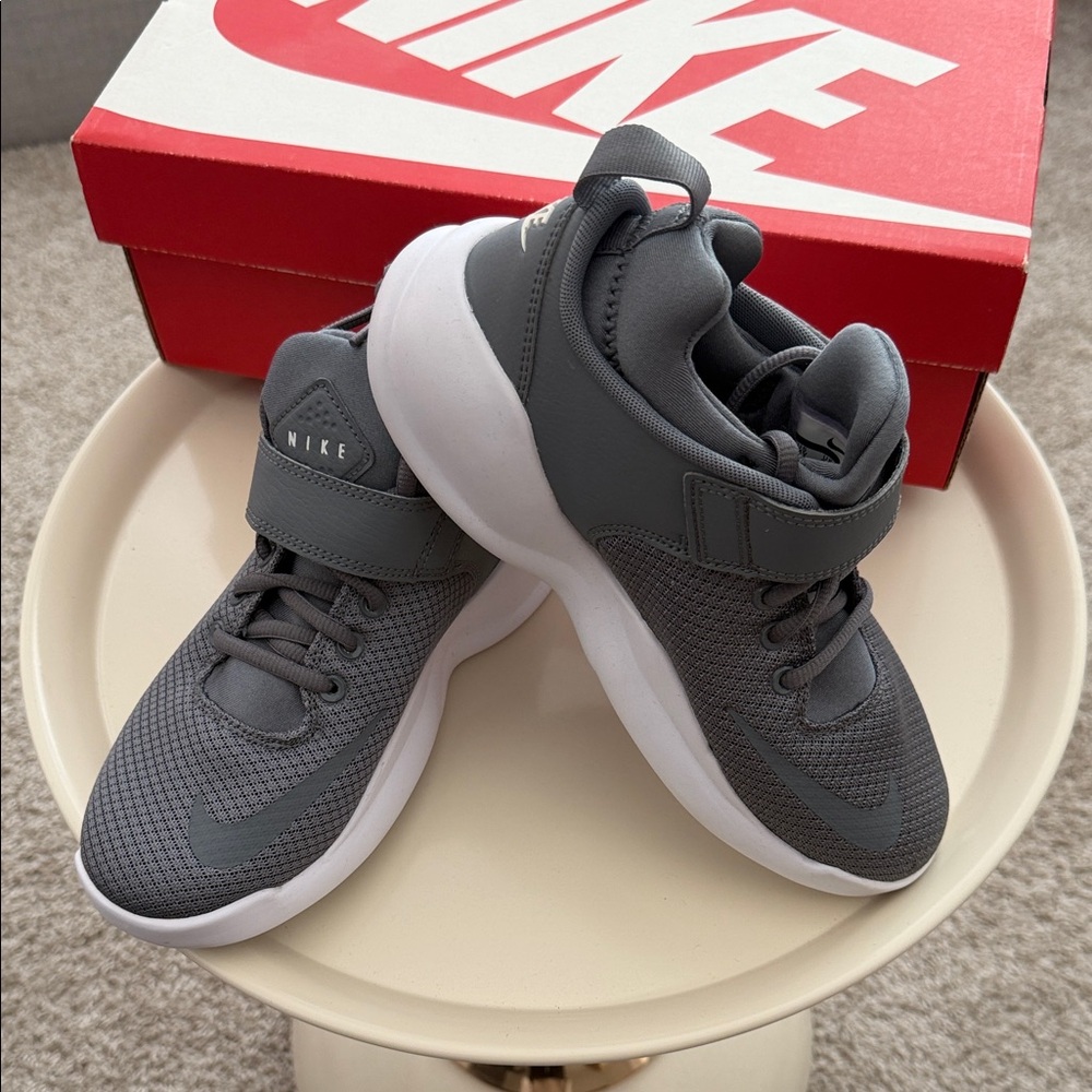 NIB Nike Kids Dark Gray Sneakers 4Y
